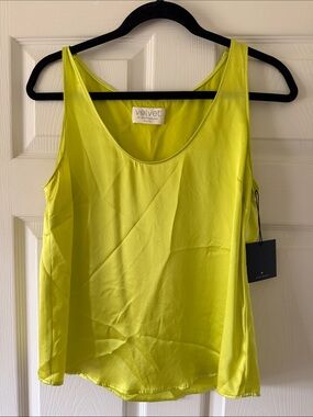 Velvet by Graham & Spencer 100% Silk Neon Lime Sleeveless Scoop Neck Camisole